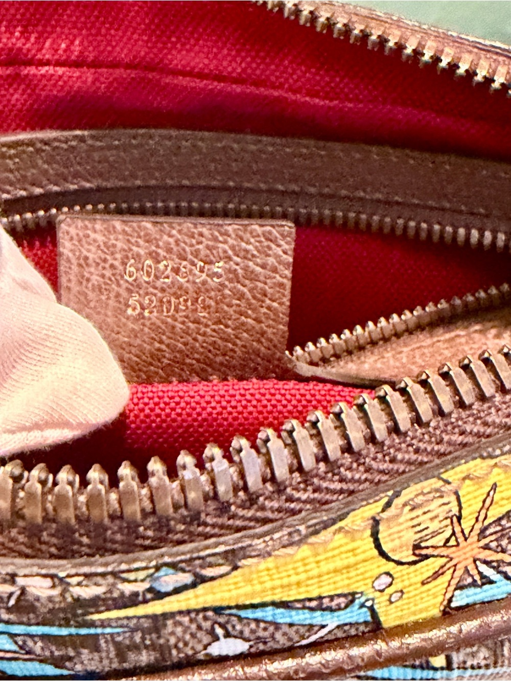 Gucci X Disney Donald Duck Belt Bag - Picture 10 of 15